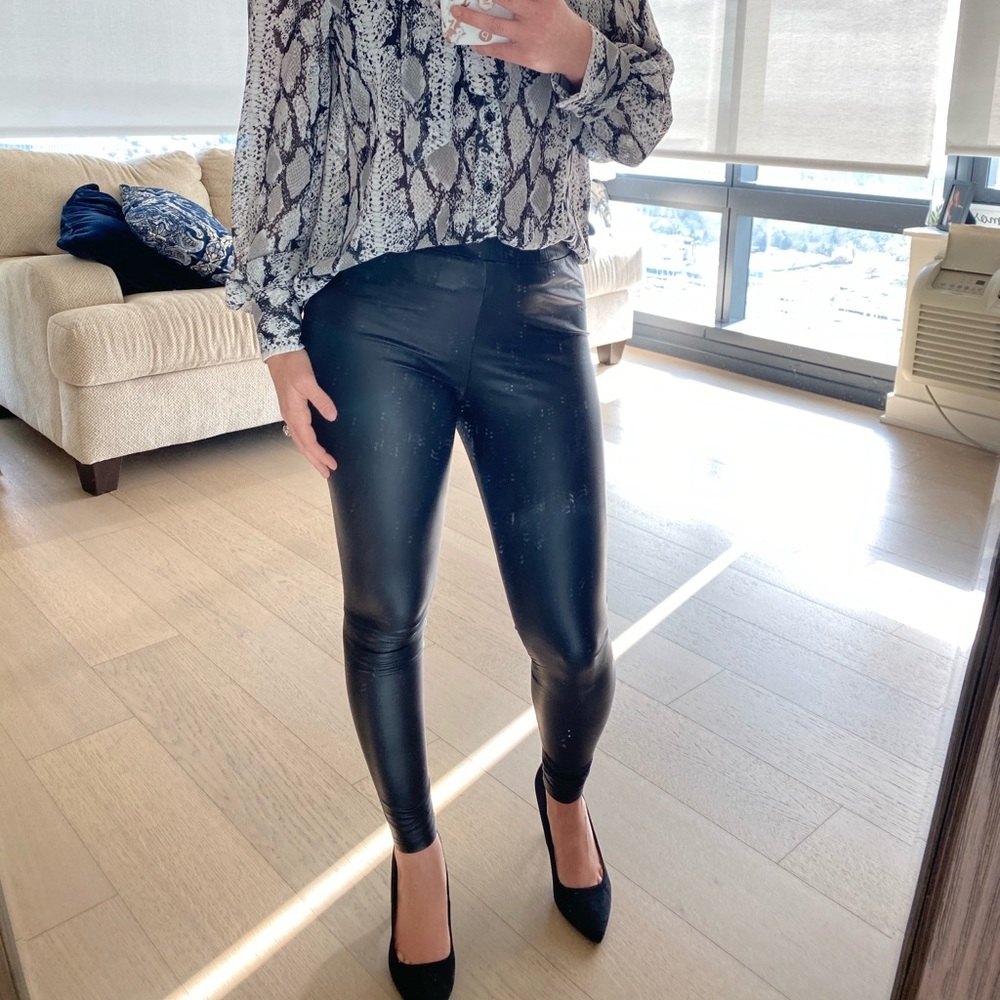 Faux Black Leather Leggings - Picture 5 of 6
